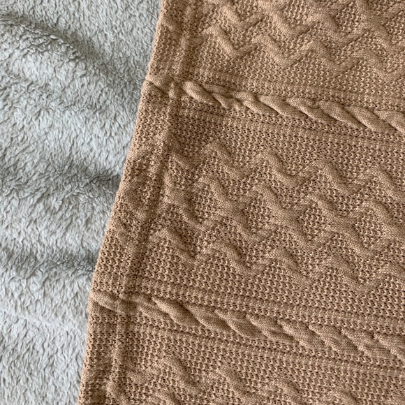 Rolled neck lantern sleeve cable knit tee - Picture 13 of 13